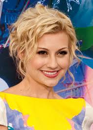 How tall is Chelsea Kane?
